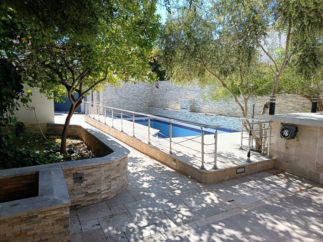 House in Le Revest-les-Eaux, Provence-Alpes-Côte d'Azur, France 2 - 17868793