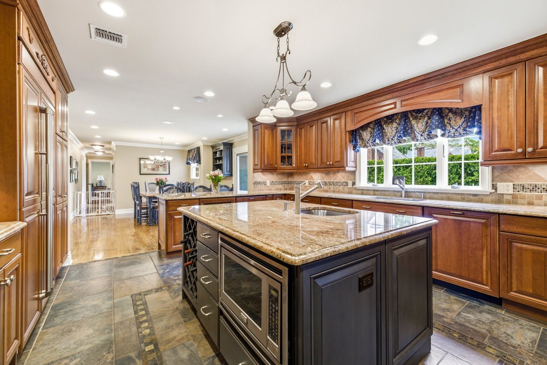 House in Rockville Centre, New York, United States 5 - 17863265