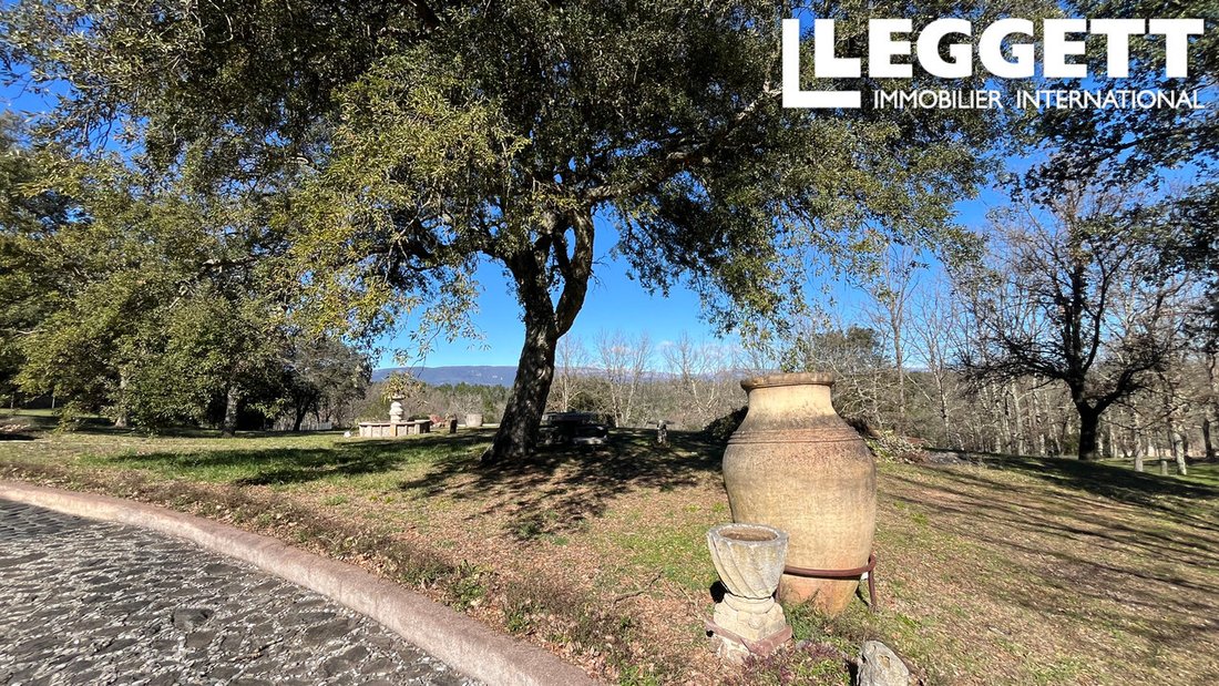 Villa in Bagnols-en-Forêt, Provence-Alpes-Côte d'Azur, France 3 - 17856497