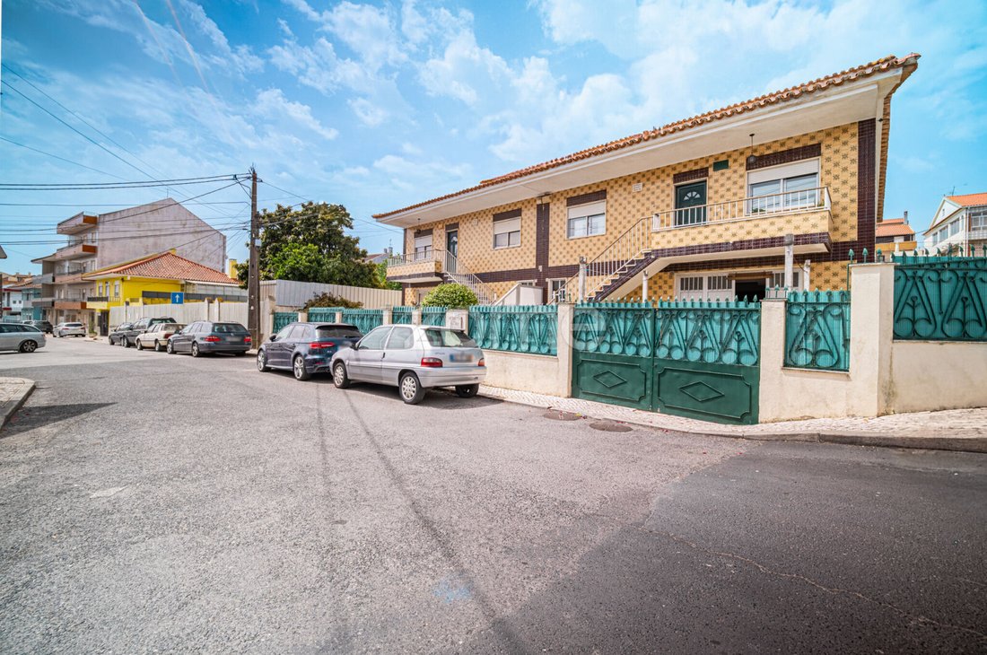 House in Camarate, Unhos e Apelacao, Lisbon, Portugal 2 - 17868128