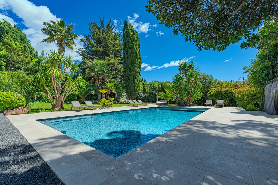 Villa in Mougins, Provence-Alpes-Côte d'Azur, France 2 - 17837564