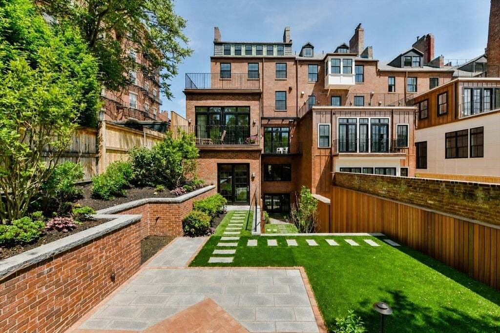 Condo in Boston, Massachusetts, United States 1 - 17862351