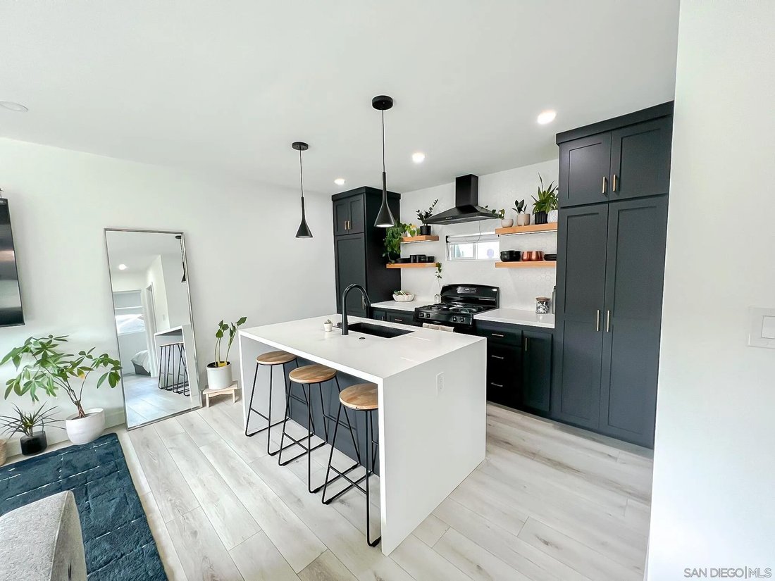 Escondido, California, United States 4 - 17861573