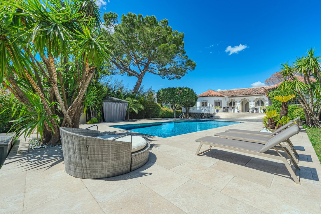 Villa in Mougins, Provence-Alpes-Côte d'Azur, France 3 - 17837564