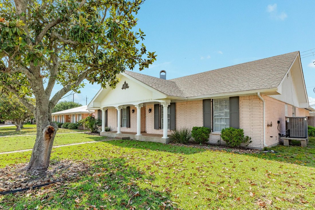 House in Galveston, Texas, United States 2 - 17866211