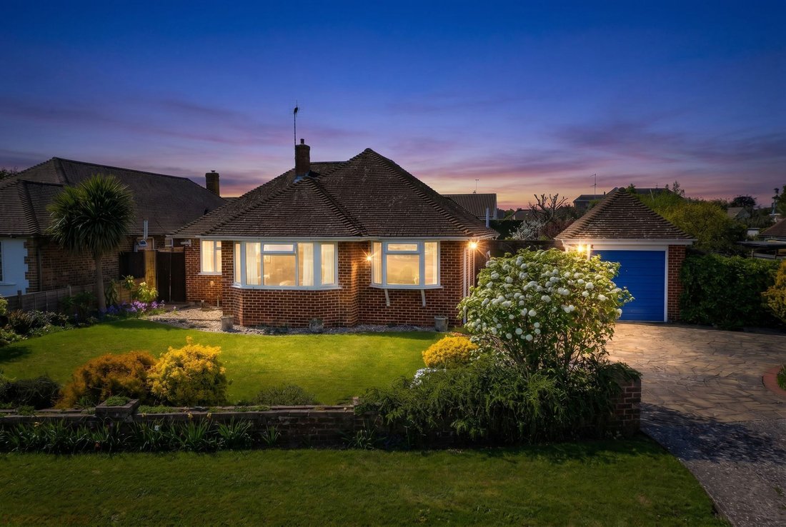 Bungalow in East Preston, England 2 - 17703186