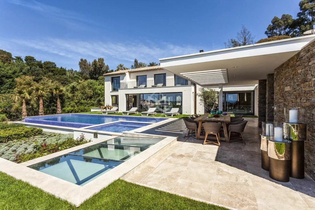 Villa in La Croix-Valmer, Provence-Alpes-Côte d'Azur, France 2 - 17862947