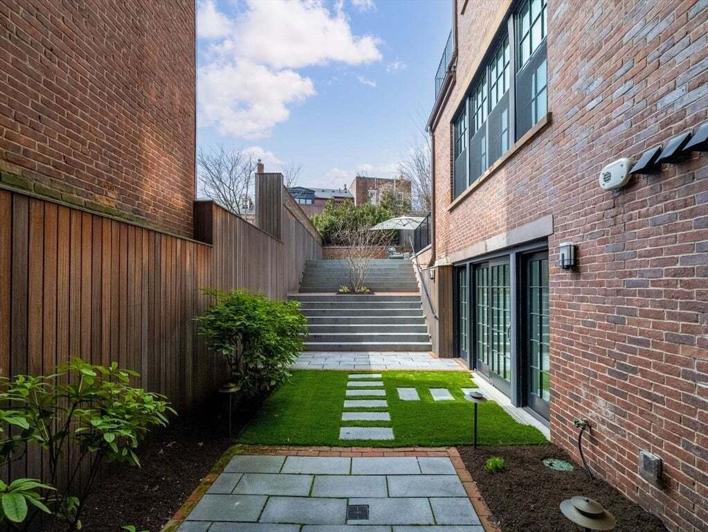Condo in Boston, Massachusetts, United States 5 - 17862351