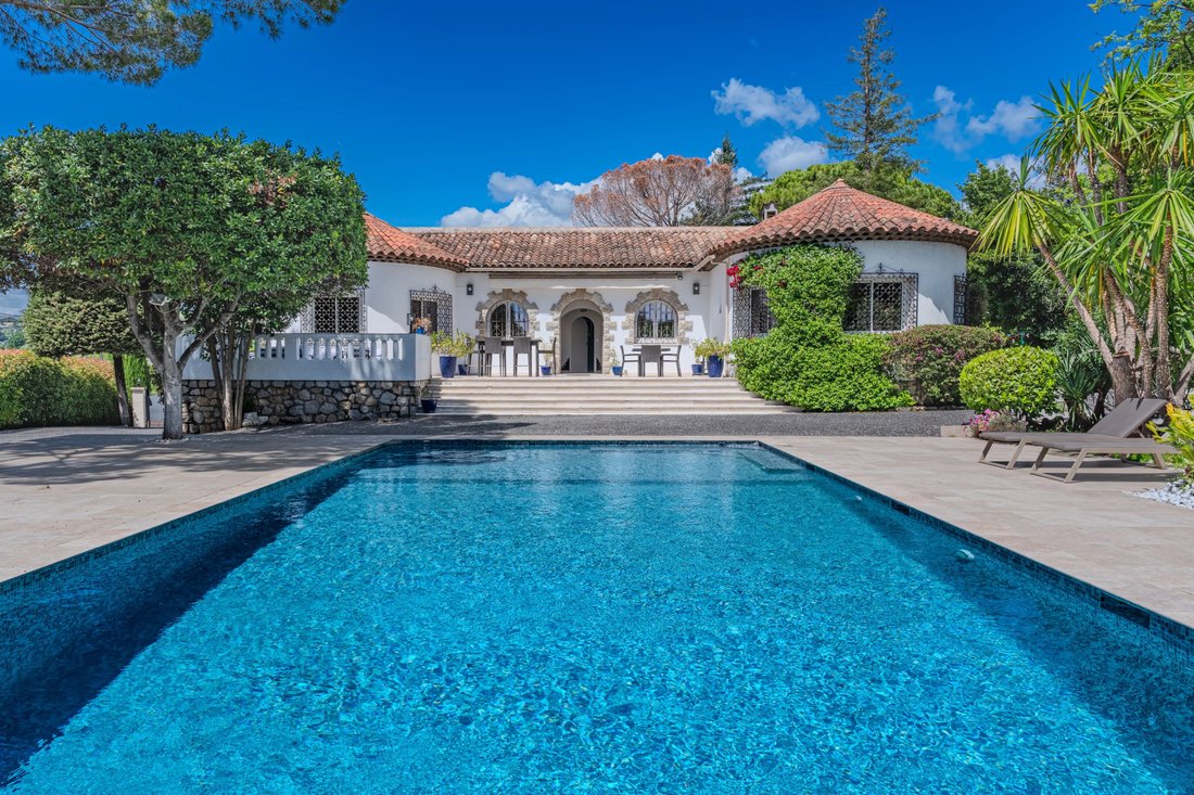 Villa in Mougins, Provence-Alpes-Côte d'Azur, France 1 - 17837564