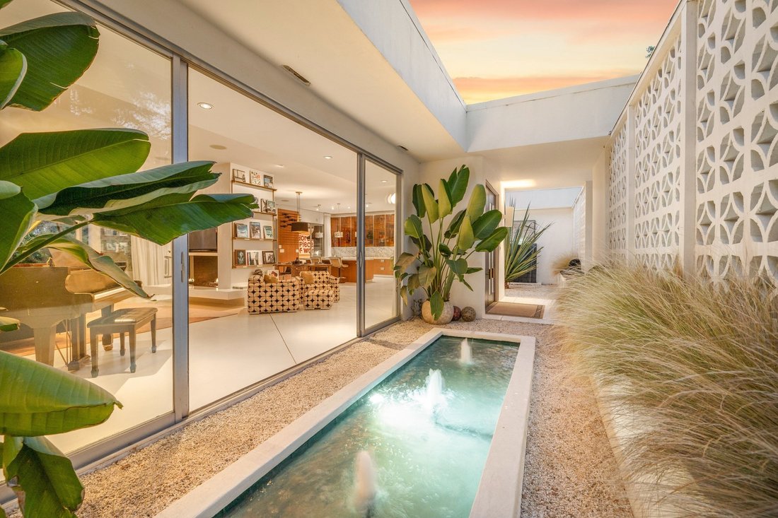 House in Altadena, California, United States 2 - 17862385