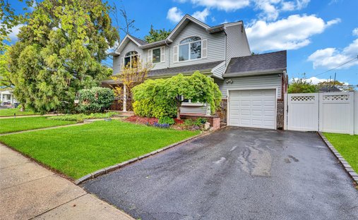 House in East Meadow, New York, United States 1