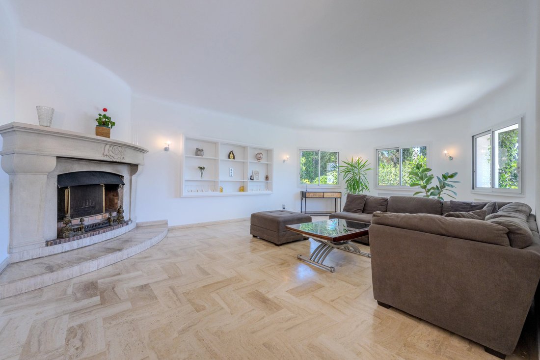 Villa in Mougins, Provence-Alpes-Côte d'Azur, France 4 - 17837564