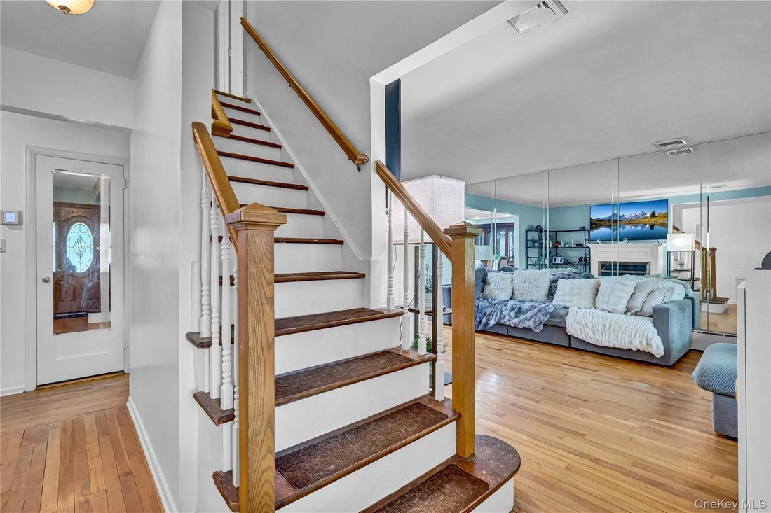 House in East Meadow, New York, United States 5 - 17864403