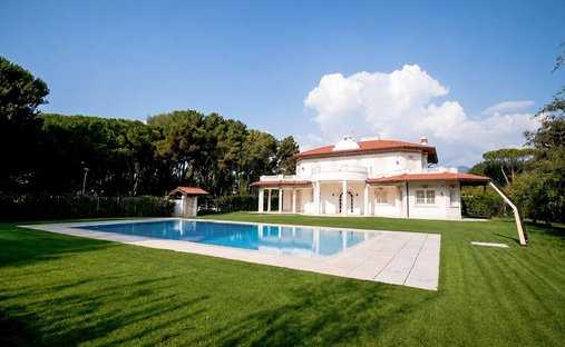 Villa in Vittoria Apuana, Forte dei Marmi, Tuscany 1