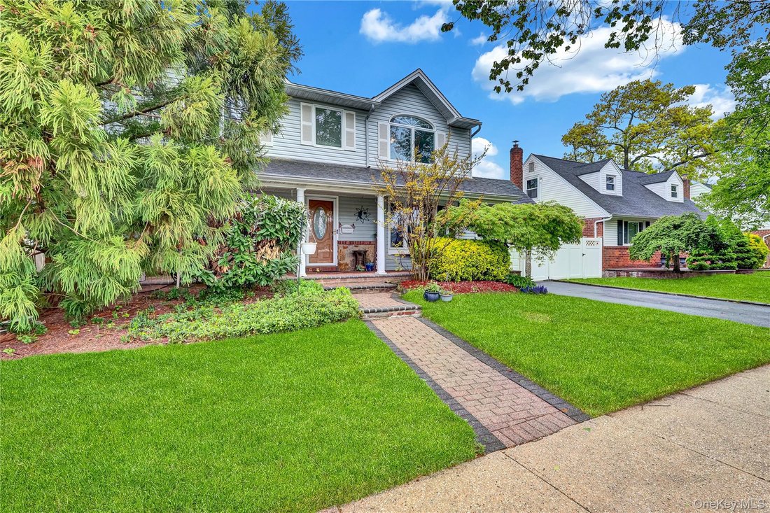 House in East Meadow, New York, United States 3 - 17864403