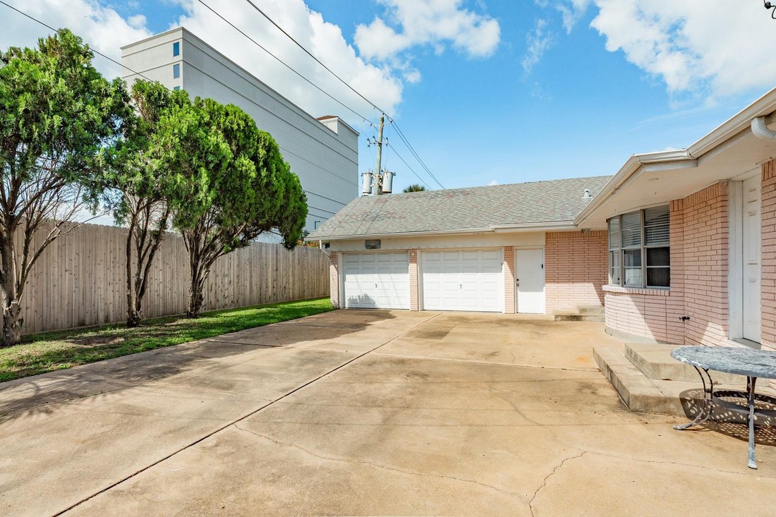 House in Galveston, Texas, United States 5 - 17866211