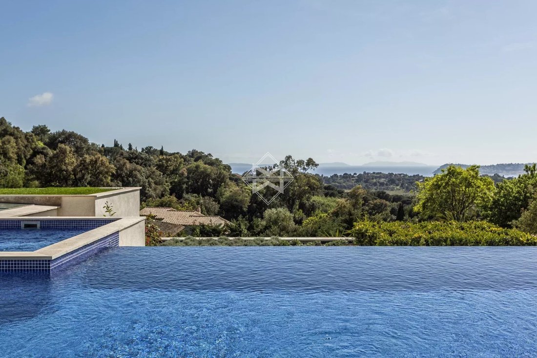 Villa in La Croix-Valmer, Provence-Alpes-Côte d'Azur, France 3 - 17862947
