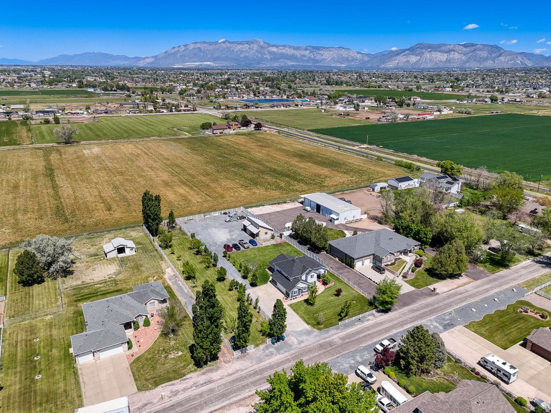 House in Hooper, Utah, United States 3 - 17869053