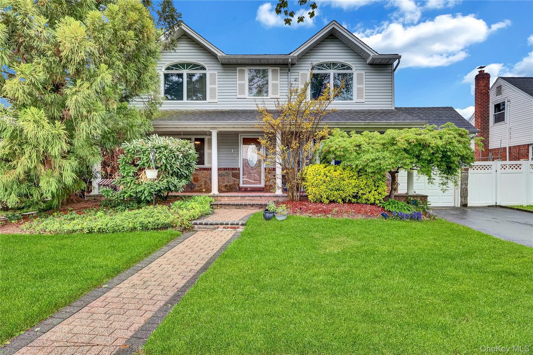 House in East Meadow, New York, United States 2 - 17864403
