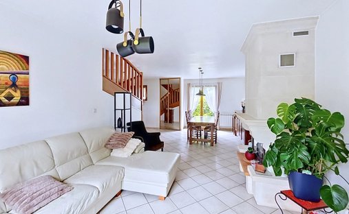 House in Bord de Marne, Champs-sur-Marne, France 1