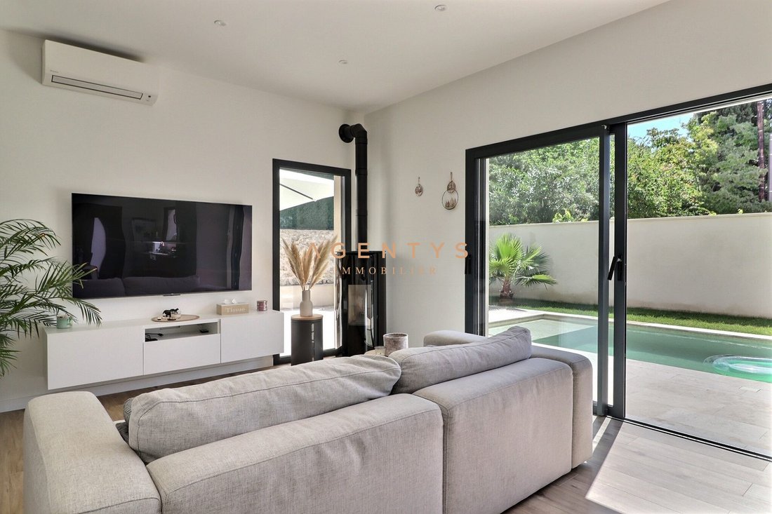Villa in Saint-Chamas, Provence-Alpes-Côte d'Azur, France 4 - 17868862