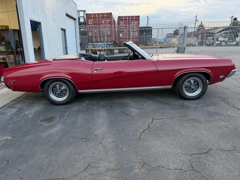 Cabriolet in Glendale, United States 1 - 17869304