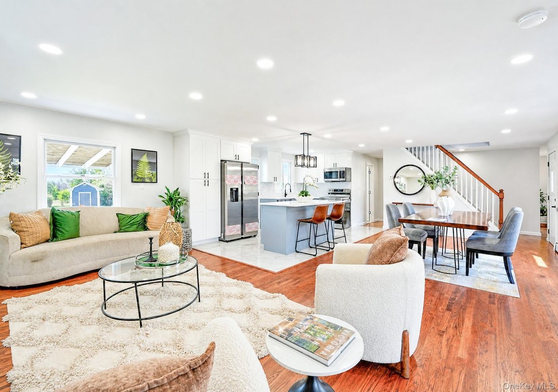 House in Bethpage, New York, United States 5 - 17648458