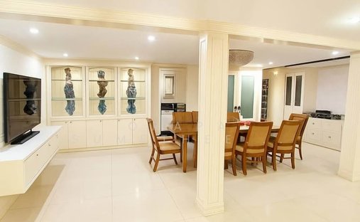 House in Bangkok, Krung Thep Maha Nakhon, Thailand 1