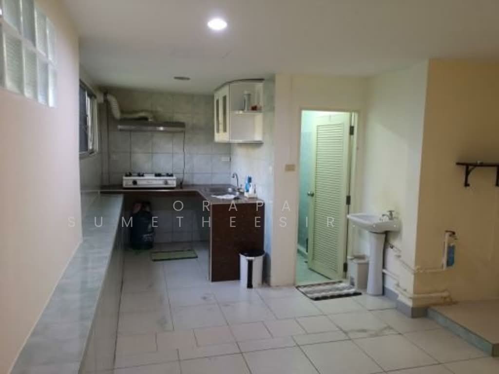 3-BR Townhouse, Bangkok