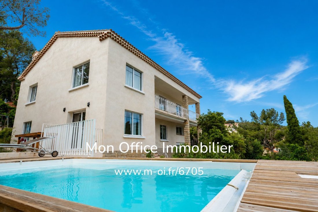 Villa in Bandol, Provence-Alpes-Côte d'Azur, France 1 - 17852637