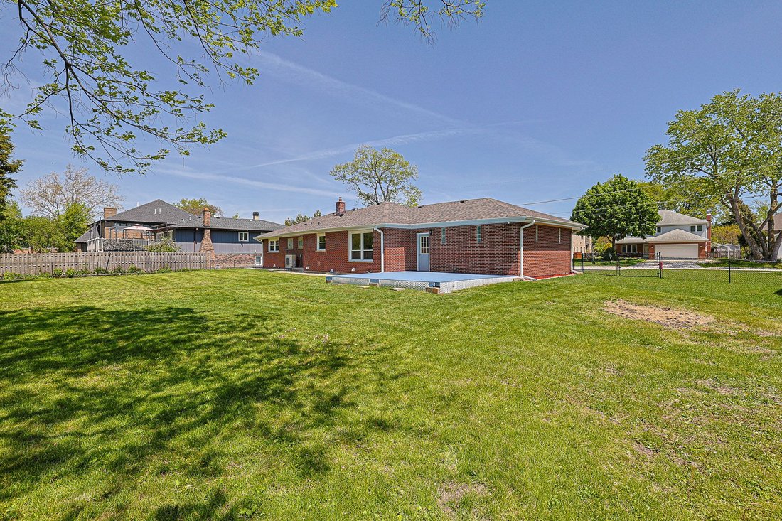 House in Des Plaines, Illinois, United States 3 - 17863063