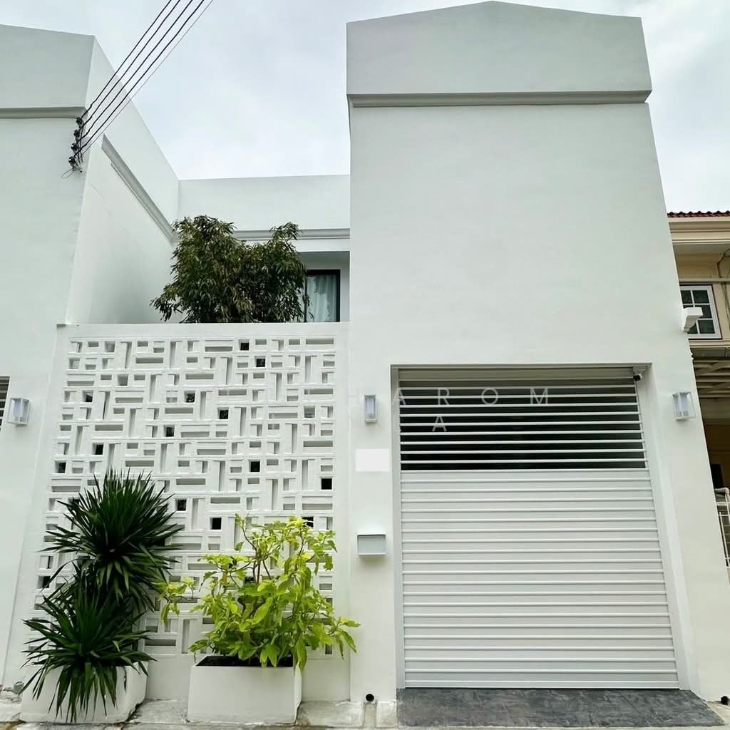 Townhouse in Phra Khanong Nuea, Bangkok, Thailand 2 - 17863642