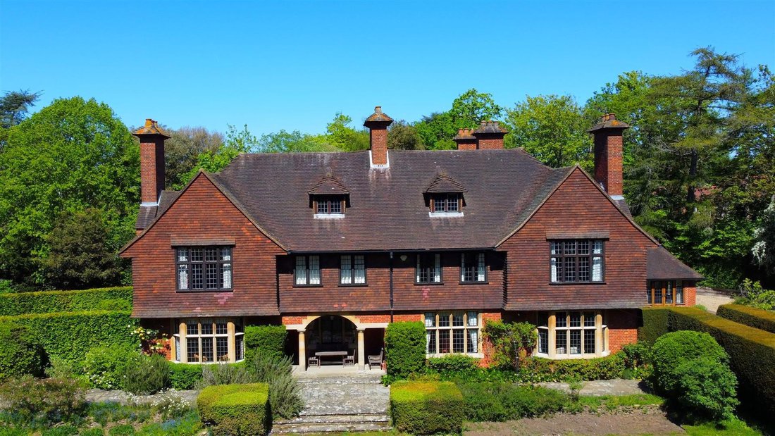 House in Surrey, England 3 - 17808141