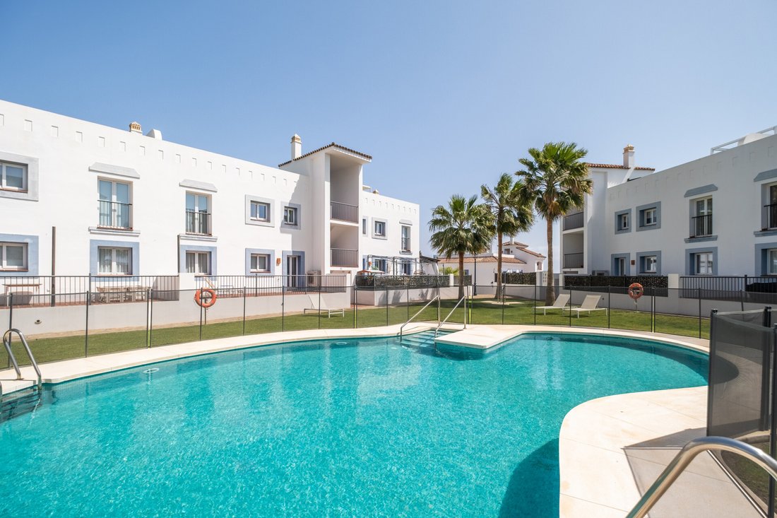 Apartment in El Paraíso, Benahavis, Spain 1 - 17864261