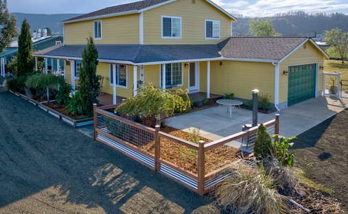 House in Cathlamet, Washington, United States 1