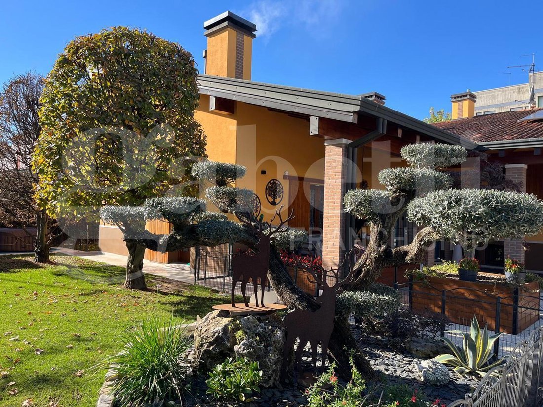 Villa in Sandrigo, Veneto, Italy 1 - 17864498