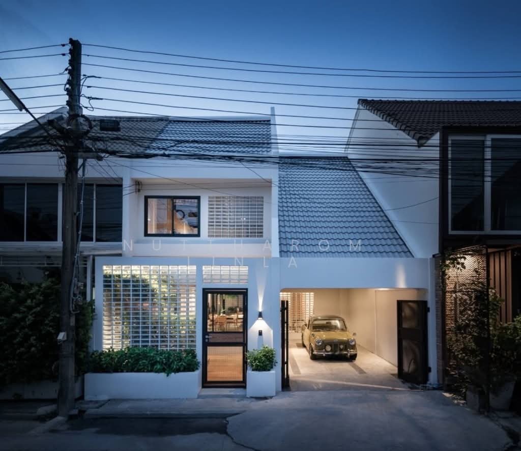 3-BR Townhouse, Bangkok