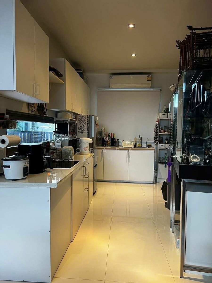 Townhouse in Phra Khanong Nuea, Bangkok, Thailand 1 - 17864806