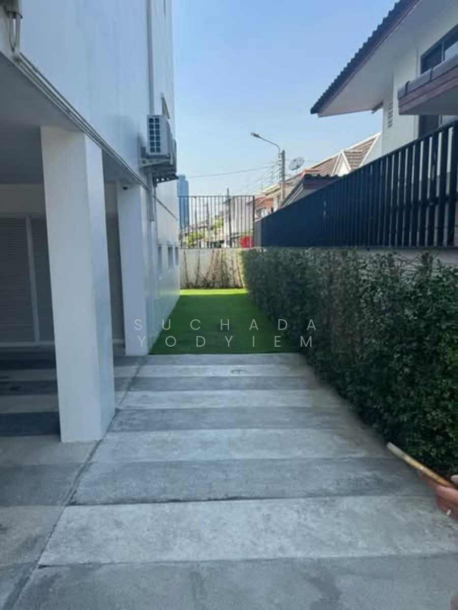Townhouse in Chatuchak, Krung Thep Maha Nakhon, Thailand 2 - 17863808