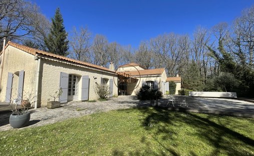 House in Garat, Nouvelle-Aquitaine, France 1