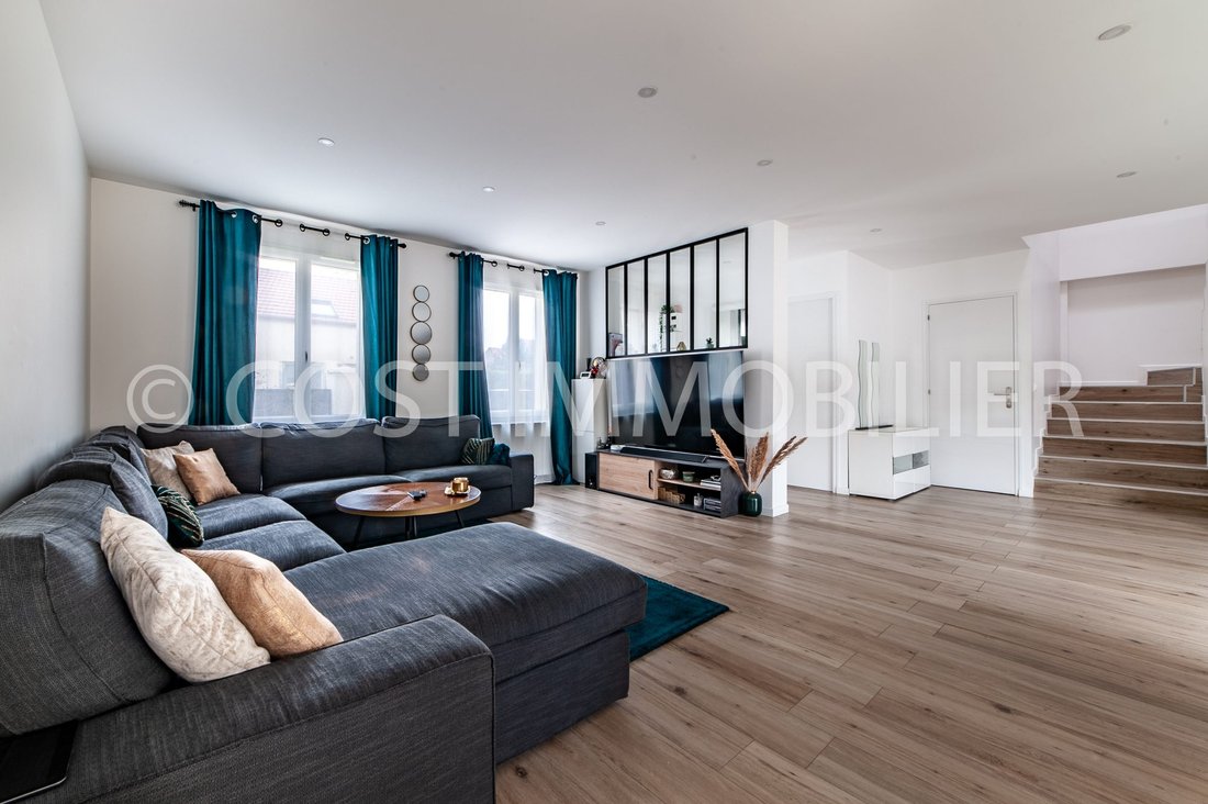 House in Gennevilliers, Ile-de-France, France 1 - 17868774
