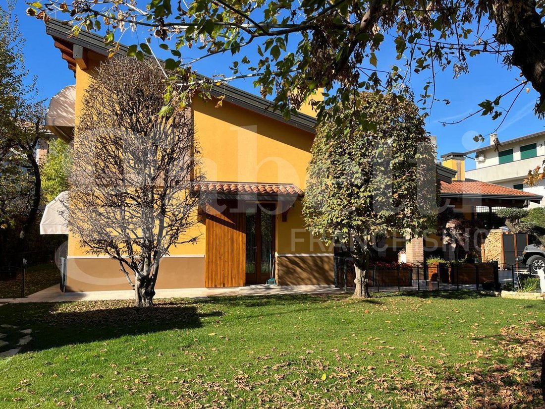 Villa in Sandrigo, Veneto, Italy 3 - 17864498
