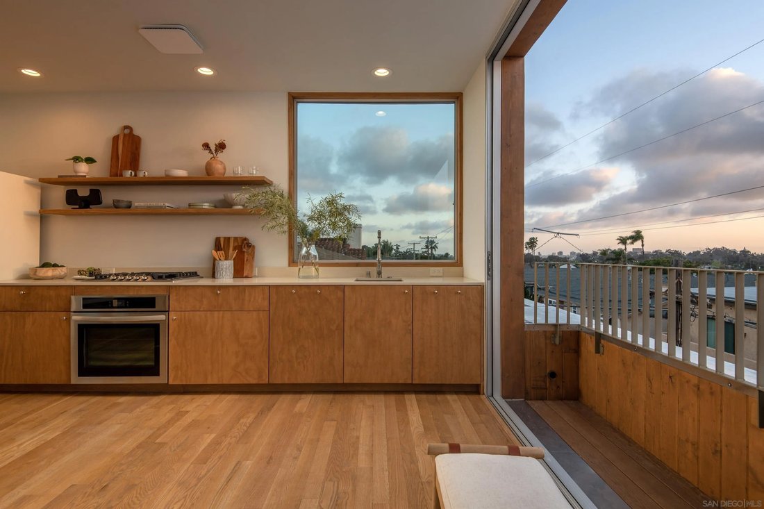 San Diego, California, United States 1 - 17861509