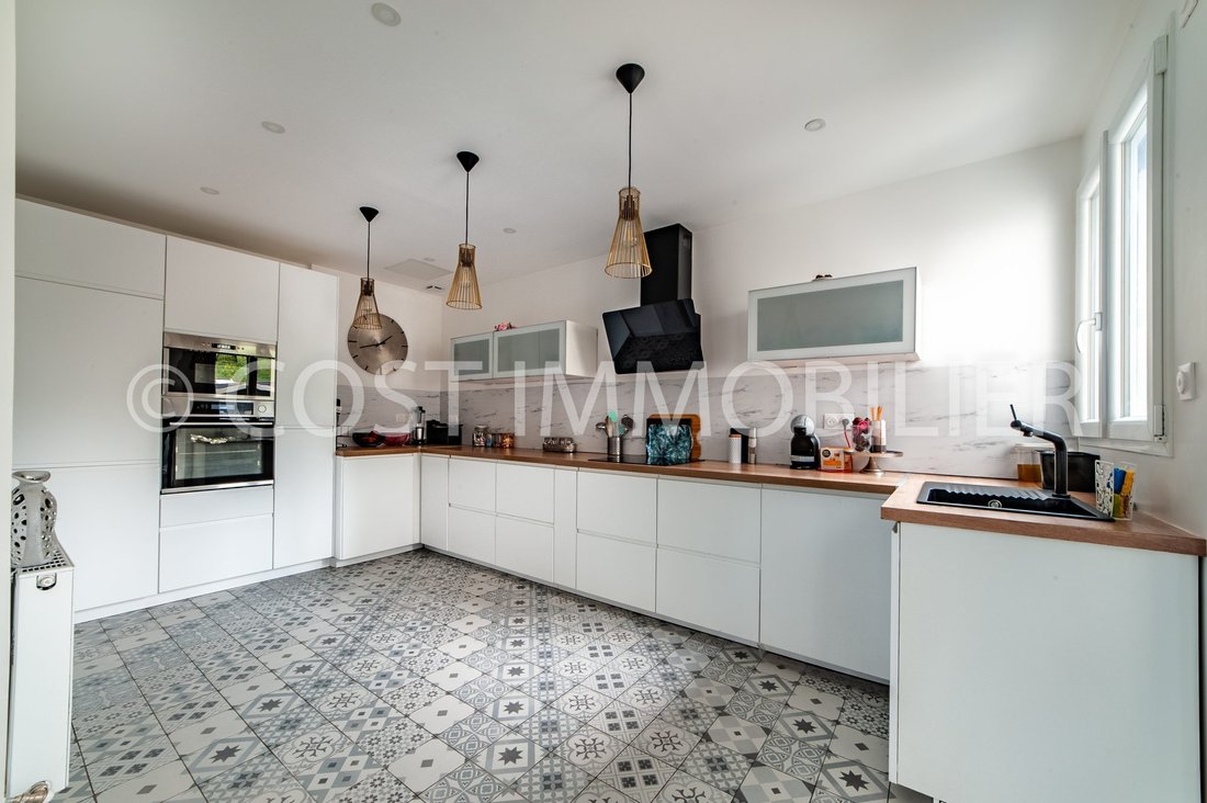 House in Gennevilliers, Ile-de-France, France 3 - 17868774