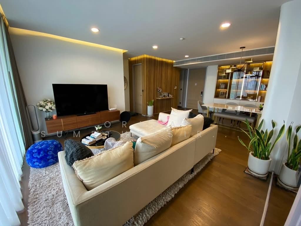 Issara Collection Sathorn