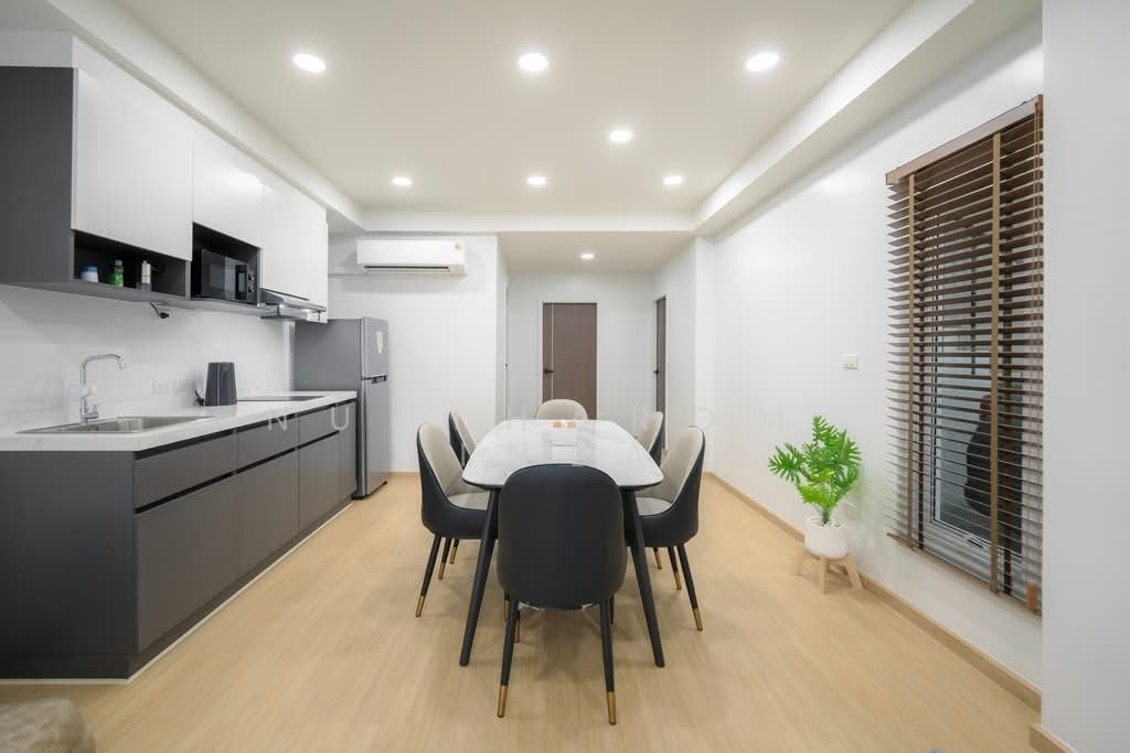 Townhouse in Bangkok, Krung Thep Maha Nakhon, Thailand 3 - 17863969