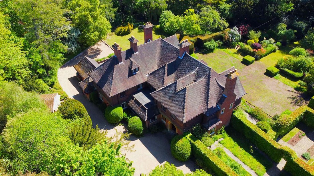 House in Surrey, England 1 - 17808141