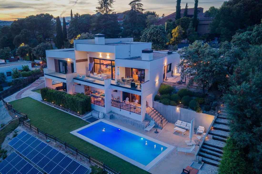 Villa in Las Rozas de Madrid, Comunidad de Madrid, Spain 2 - 17774937