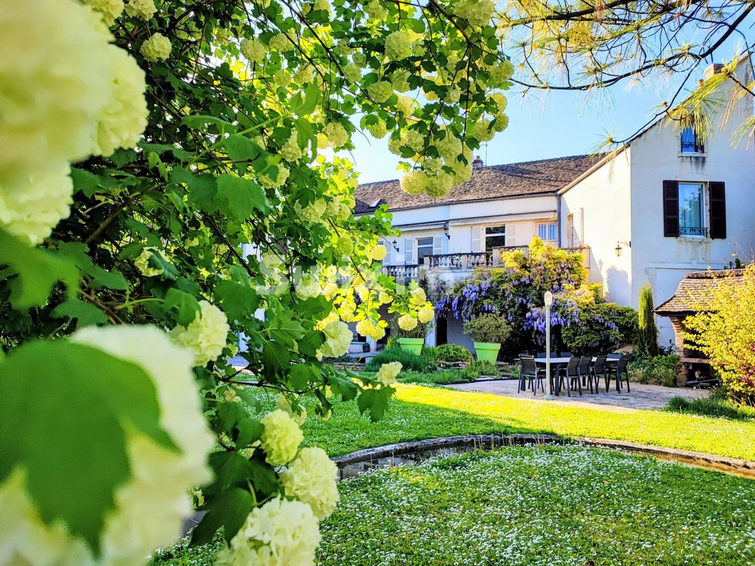Estate in Centre Ville, Beaune, France 1 - 17862934