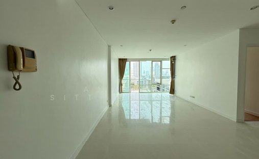 Condo in Watthana, Krung Thep Maha Nakhon, Thailand 1